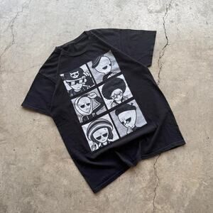 Black graphic tee size